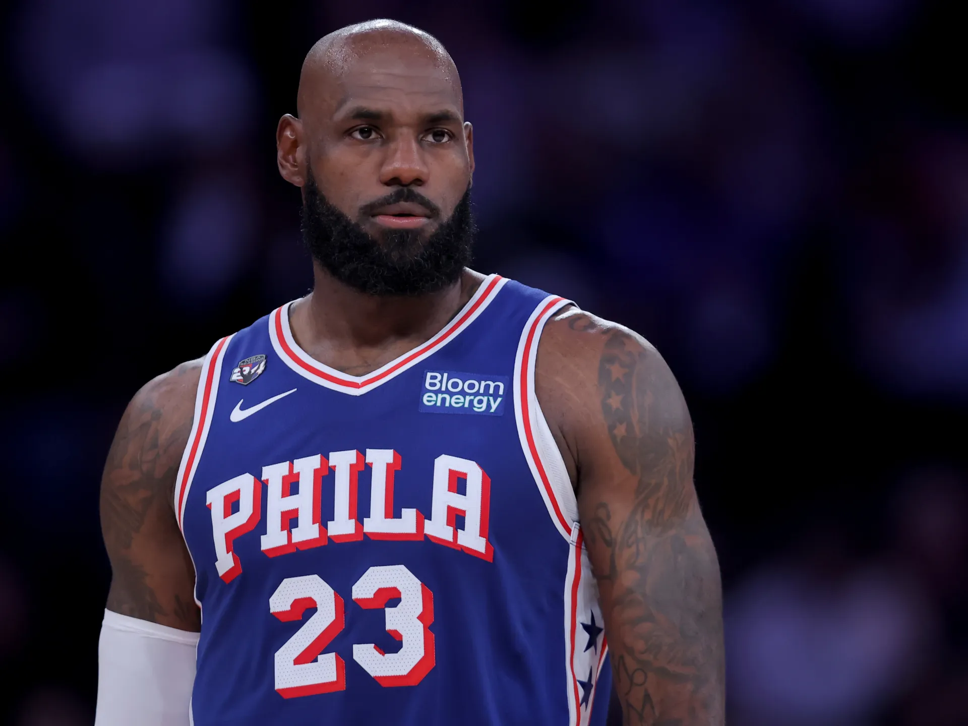 Trump critica la stella dell’NBA LeBron James per aver mancato di rispetto all’inno nazionale americano